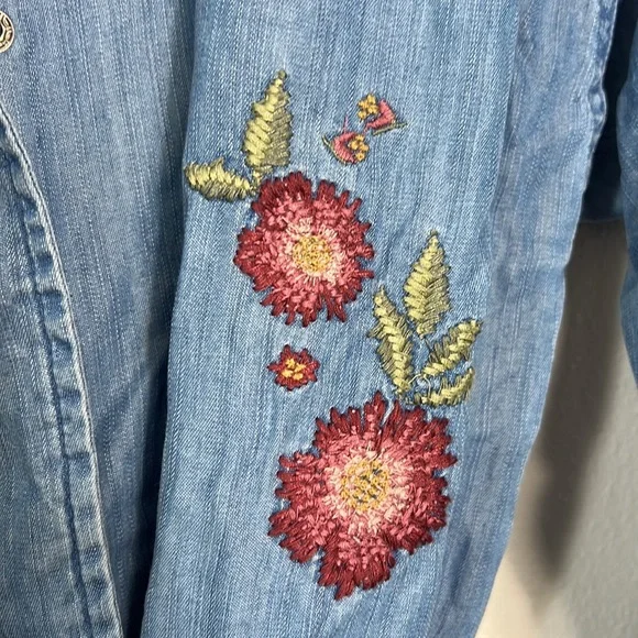 Love 8 Soft Denim Embroidered Boho Top SZ S - Picture 5 of 6